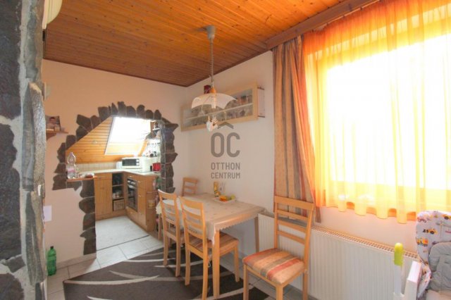 Eladó családi ház, Pécelen 98 M Ft, 8 szobás