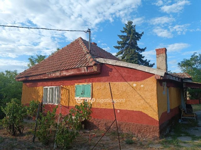 Eladó nyaraló, Tiszakécskén 18.9 M Ft, 2 szobás