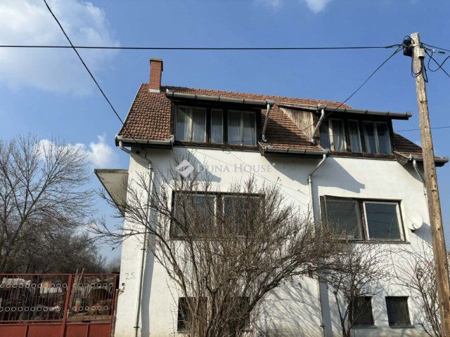 Eladó családi ház, Szegeden 99.5 M Ft, 9 szobás