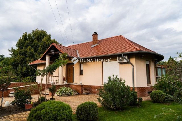 Eladó családi ház, Kecskeméten 269 M Ft, 6 szobás