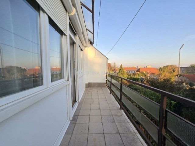 Eladó ikerház, Pécsett 79.9 M Ft, 3 szobás