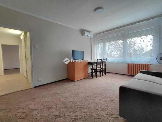 Kiadó téglalakás, albérlet, Pakson, Építők útján, 2 szobás