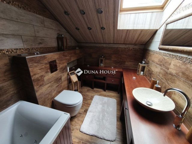 Eladó családi ház, Pilisszentivánon 275 M Ft, 7 szobás