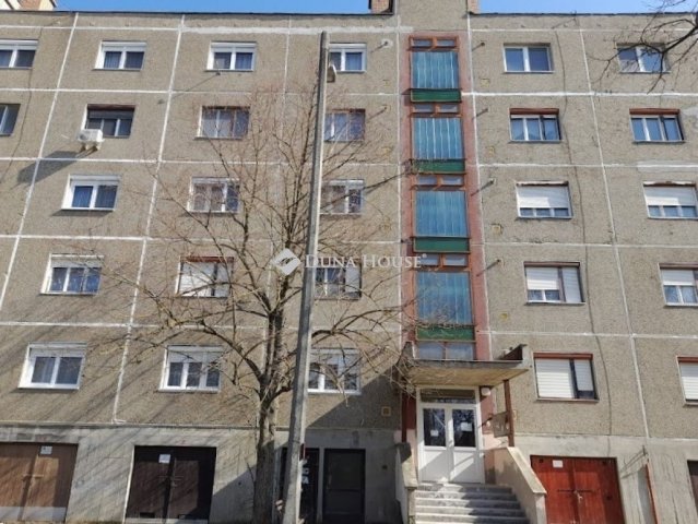 Eladó panellakás, Békéscsabán 28.9 M Ft, 2 szobás