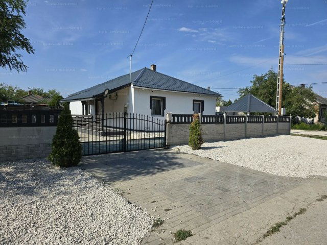 Eladó családi ház, Ercsiben, Kispusztai úton 47 M Ft, 4 szobás