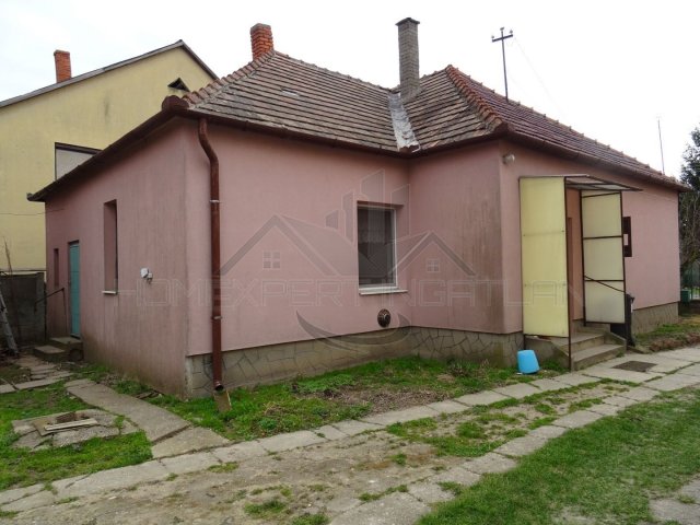 Eladó családi ház, Kónyon 39.9 M Ft, 2 szobás