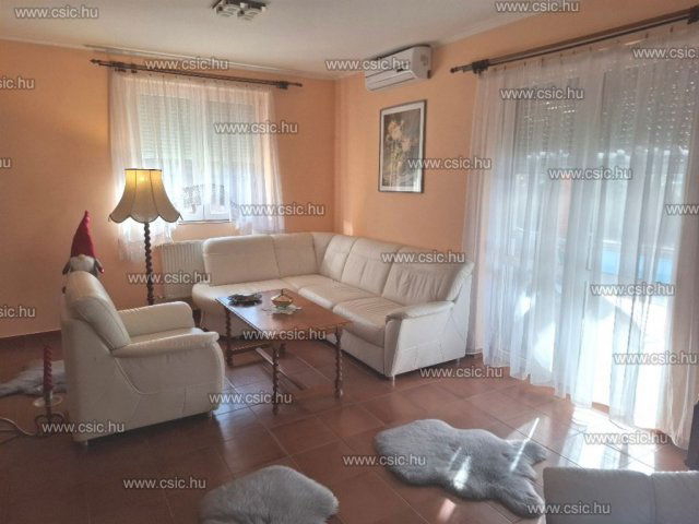 Eladó családi ház, Pócsmegyeren 129 M Ft, 5 szobás