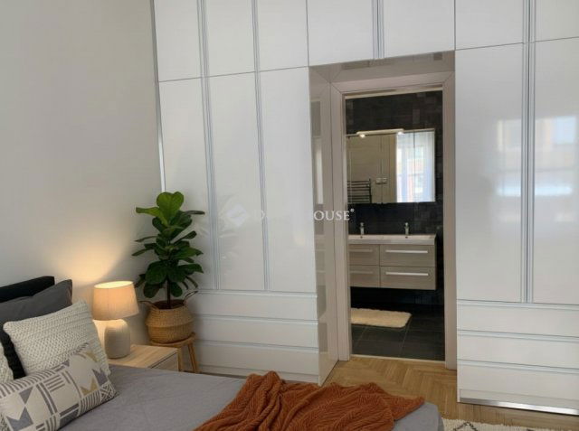 Eladó téglalakás, Budapesten, VI. kerületben 142 M Ft, 3 szobás