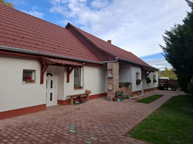 Eladó családi ház, Balatonkenesén 119 M Ft, 3 szobás