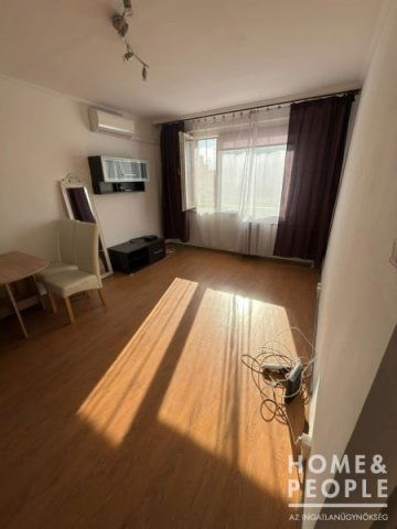 Eladó téglalakás, Szegeden 37.9 M Ft, 1+1 szobás