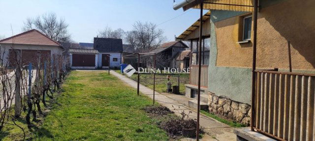 Eladó családi ház, Vajszlón 24 M Ft, 3 szobás