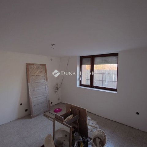 Eladó családi ház, Örkényen 58 M Ft, 3 szobás