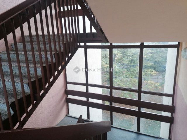 Eladó panellakás, Mohácson 22.9 M Ft, 1 szobás