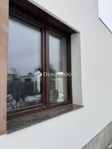 Eladó ikerház, Vecsésen 124.99 M Ft, 4 szobás