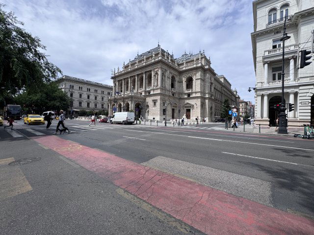 Eladó üzlethelyiség, Budapesten, VI. kerületben 85 M Ft