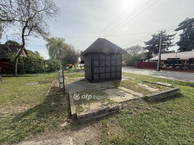 Eladó üzlethelyiség, Tiszakécskén 5.9 M Ft