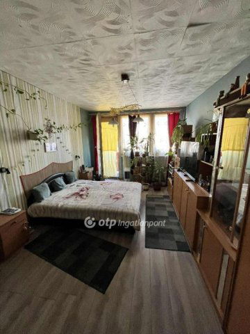 Eladó panellakás, Dunaújvárosban 25.5 M Ft, 2+1 szobás