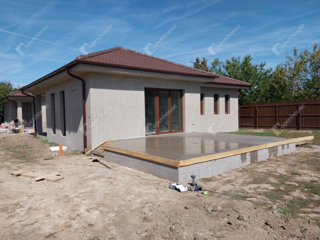 Eladó ikerház, Tácon 82.8 M Ft, 3 szobás / költözzbe.hu