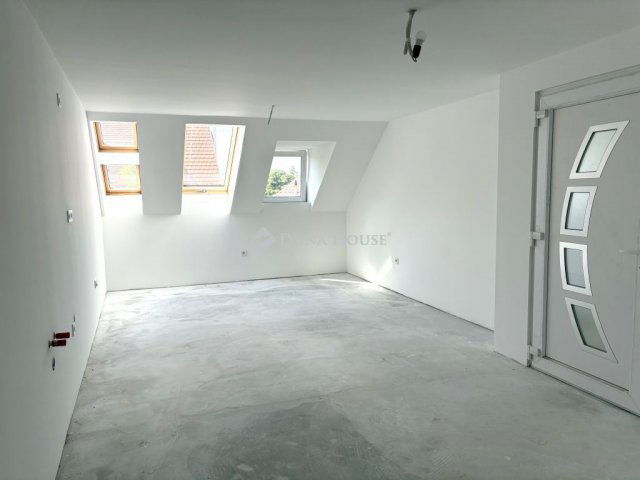 Eladó téglalakás, Esztergomban 64.9 M Ft, 3 szobás