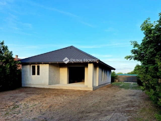 Eladó családi ház, Szentmártonkátán 39.999 M Ft, 4 szobás