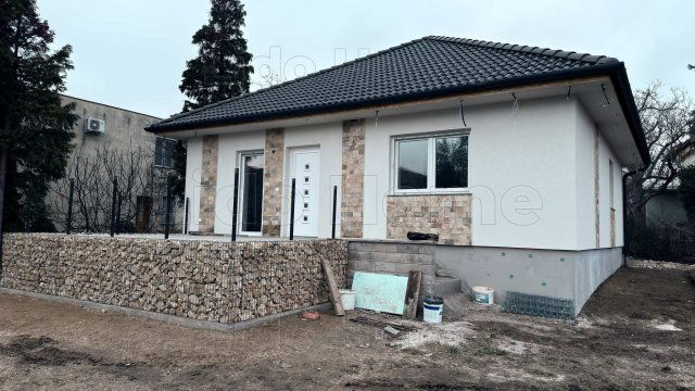 Eladó családi ház, Vonyarcvashegyen 150 M Ft, 4 szobás