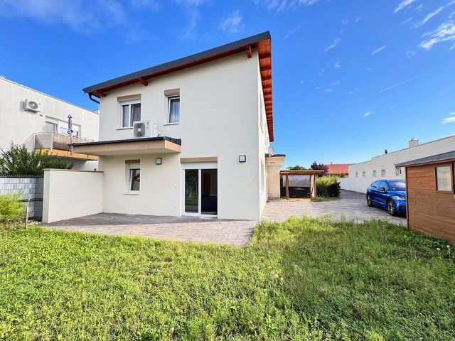 Eladó ikerház, Győrött 124.99 M Ft, 3+2 szobás