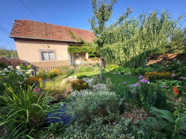 Eladó családi ház, Vecsésen 95 M Ft, 3 szobás