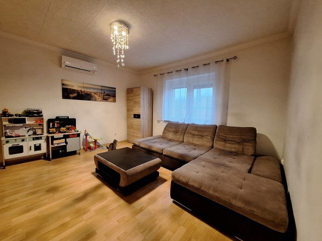 Eladó családi ház, Tüskeváron 54.9 M Ft, 2+1 szobás