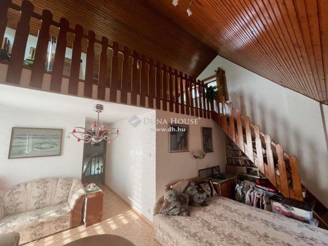 Eladó családi ház, Székesfehérvárott 194.9 M Ft, 4 szobás