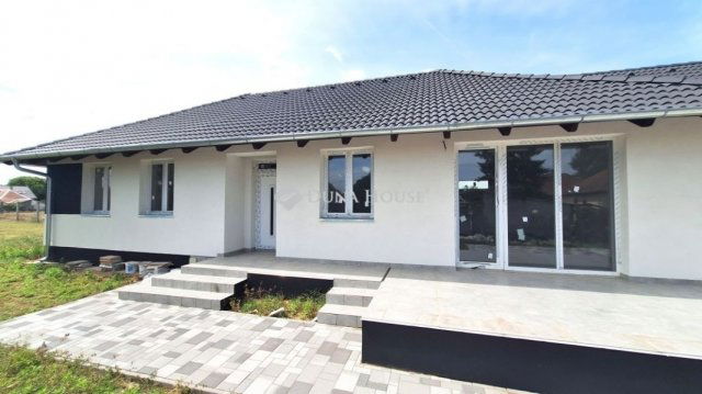 Eladó ikerház, Hernádon 73.5 M Ft, 5 szobás