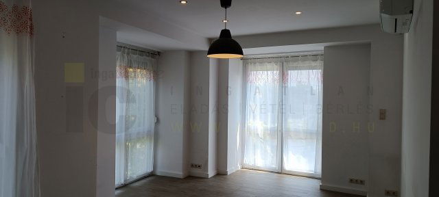 Kiadó téglalakás, albérlet, Szegeden 350 E Ft / hó, 4 szobás