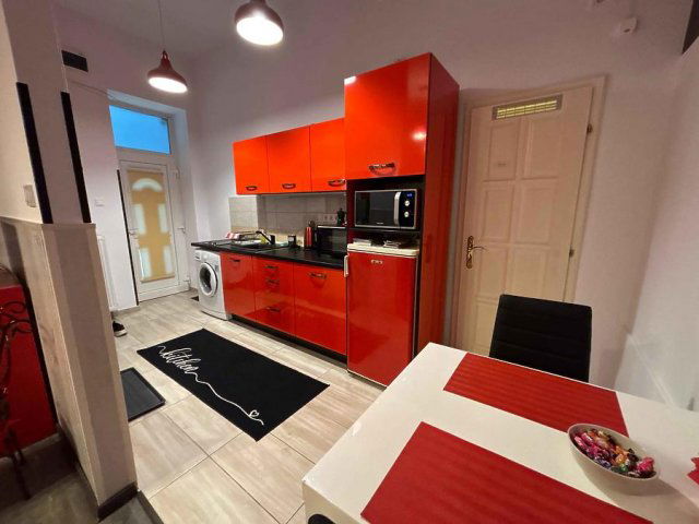 Eladó téglalakás, Budapesten, VI. kerületben, Aradi utcában