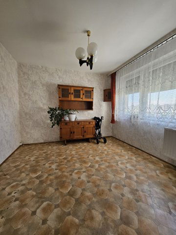 Eladó panellakás, Székesfehérvárott, Gáz utcában 42.9 M Ft