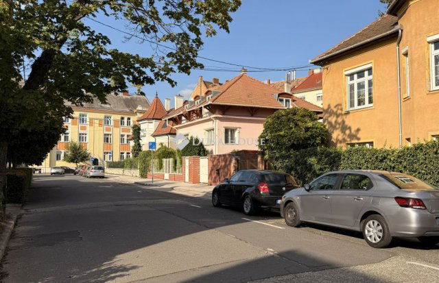 Eladó téglalakás, Győrött, Dugonics utcában 89 M Ft, 3 szobás