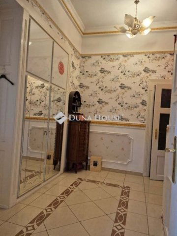 Eladó téglalakás, Győrött 97 M Ft, 2 szobás