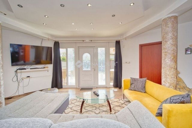 Eladó családi ház, Szigetbecsén 149.9 M Ft, 4 szobás