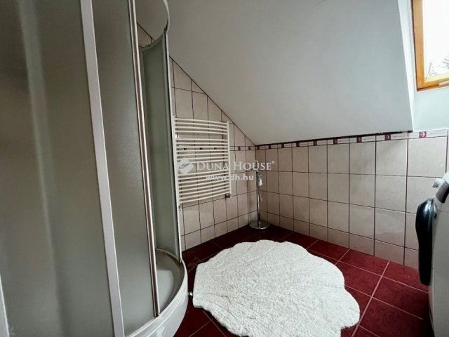 Eladó családi ház, Óbányán 109.5 M Ft, 6 szobás