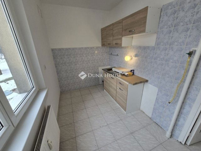 Eladó panellakás, Székesfehérvárott 49.5 M Ft, 2 szobás