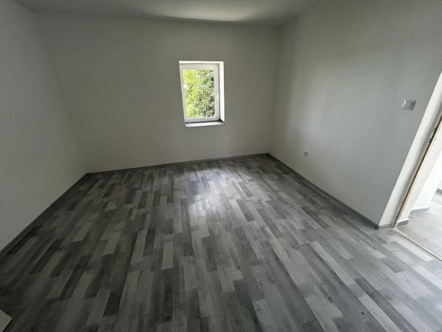 Eladó családi ház, Újszászon 17.8 M Ft, 2 szobás
