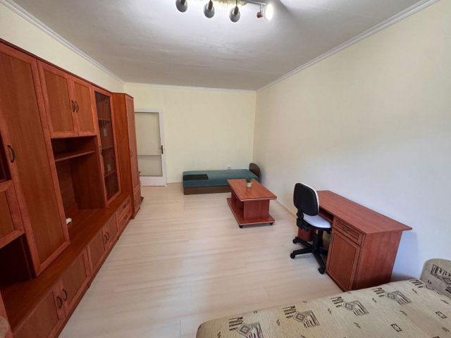Kiadó panellakás, albérlet, Debrecenben 200 E Ft / hó, 3 szobás