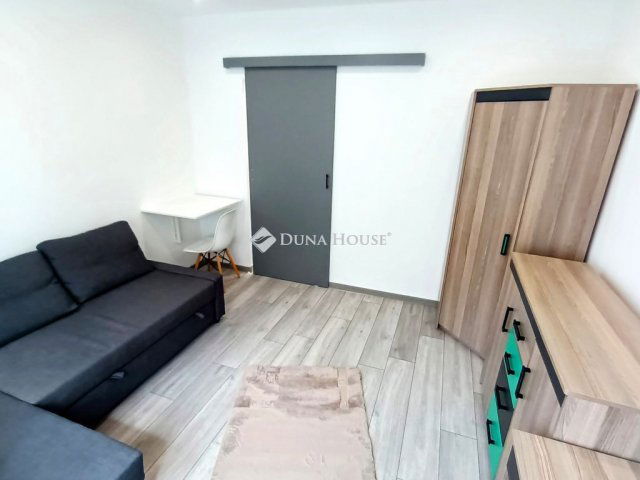 Kiadó panellakás, albérlet, Debrecenben 150 E Ft / hó, 1 szobás