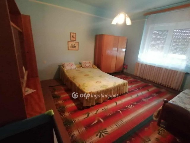Eladó családi ház, Tabdin 18.99 M Ft, 3 szobás