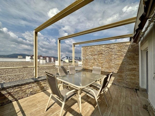 Eladó téglalakás, Pécsett 125 M Ft, 3 szobás