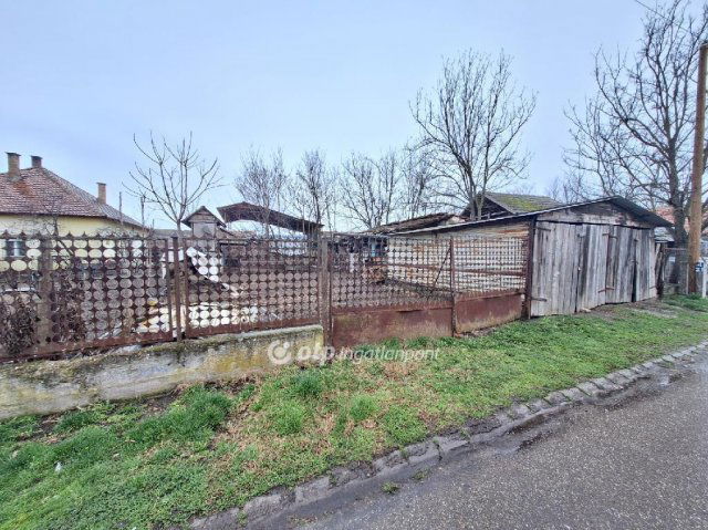 Eladó családi ház, Biharnagybajomban 8.5 M Ft, 3+1 szobás