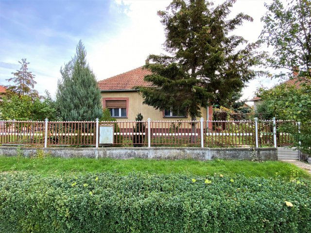 Eladó családi ház, Sarkadon 10.5 M Ft, 3 szobás