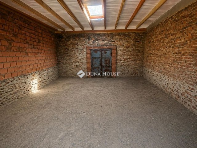Eladó mezogazdasagi ingatlan, Monoron 10 M Ft