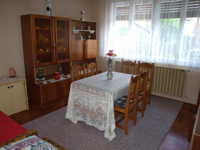 Kiadó téglalakás, albérlet, Gyulán 80 E Ft / hó, 2 szobás