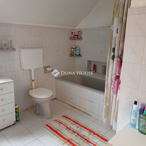 Eladó ikerház, Pécsett 59 M Ft, 4 szobás / költözzbe.hu