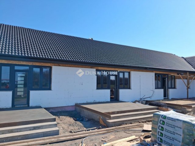 Eladó téglalakás, Kocséren 35.837 M Ft, 2 szobás