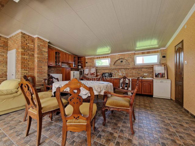 Eladó családi ház, Szilvásváradon 120 M Ft, 8 szobás